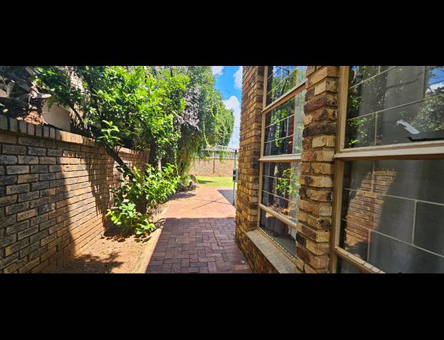 4 BEDROOM FREESTANDING FOR SALE IN BRITS CENTRAL